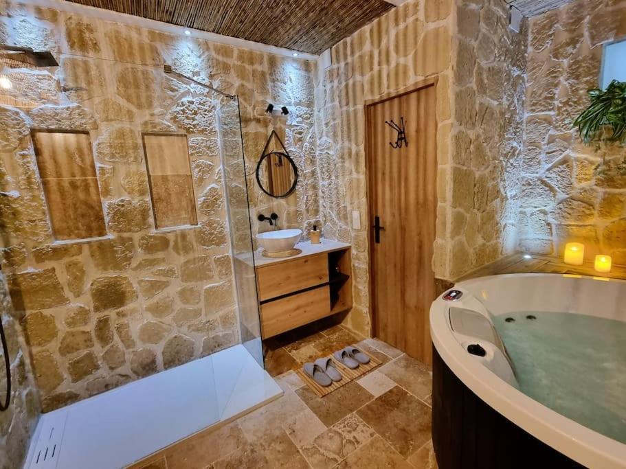 Les Spas De La Mer, Suite & Spa, Love Room, Plein Coeur Du Grau Ле-Гро-дю-Руа Экстерьер фото